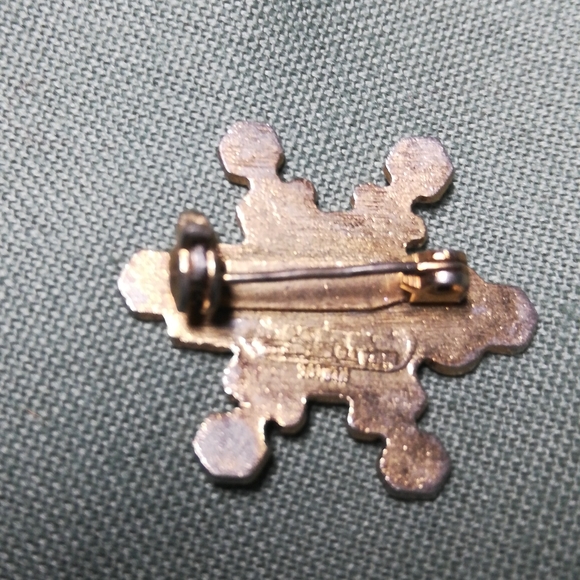 Stowe Vintage Ski Collectable Pin from the 70's - Picture 3 of 4